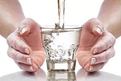 L'eau réduite électrolysée peut changer le physique d'une personne
